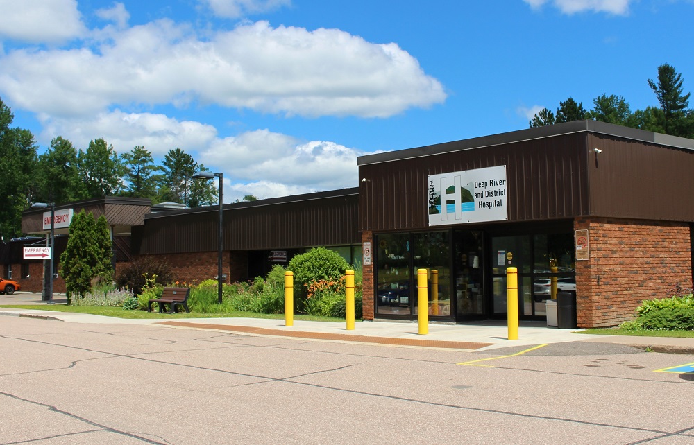 Exterior photo of the main entrance to the hospital