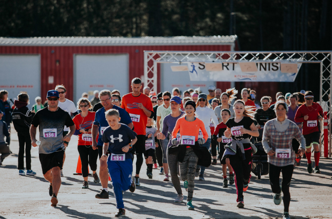 participants running in the 2017 Kitchissippi Run